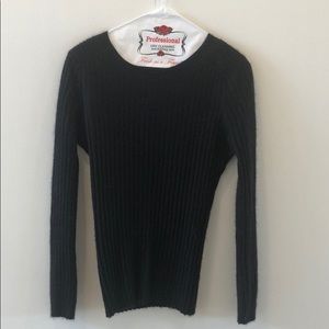 Black fitted cashmere sweater